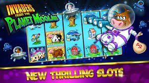 Grid slot Reactoonz dengan simbol-simbol berwarna cerah dan mekanisme cluster